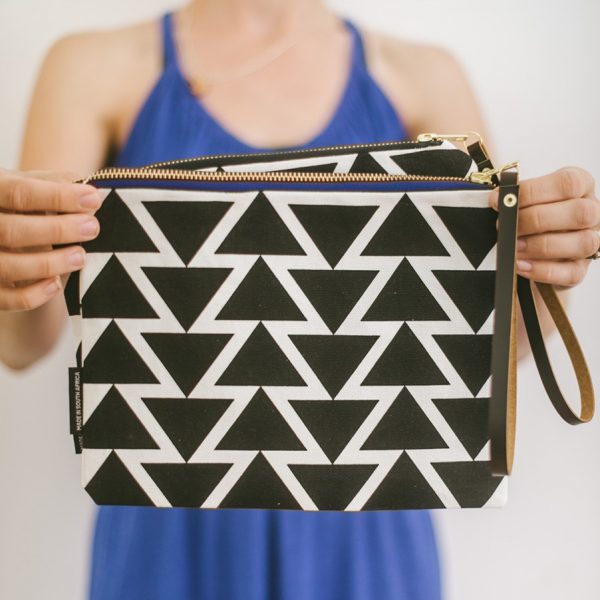 triangle-screen-print-zip-clutch-4